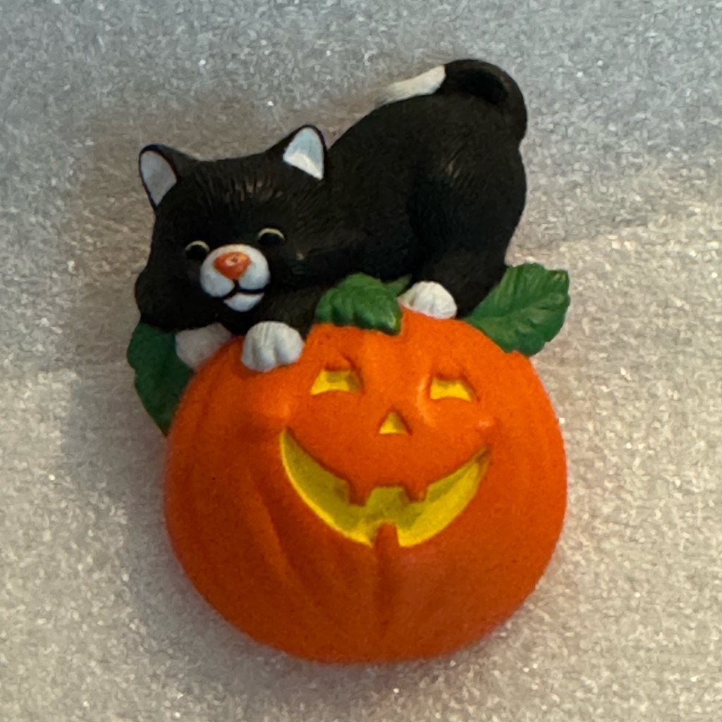 Halloween Pin Black Cat On Pumpkin Hallmark